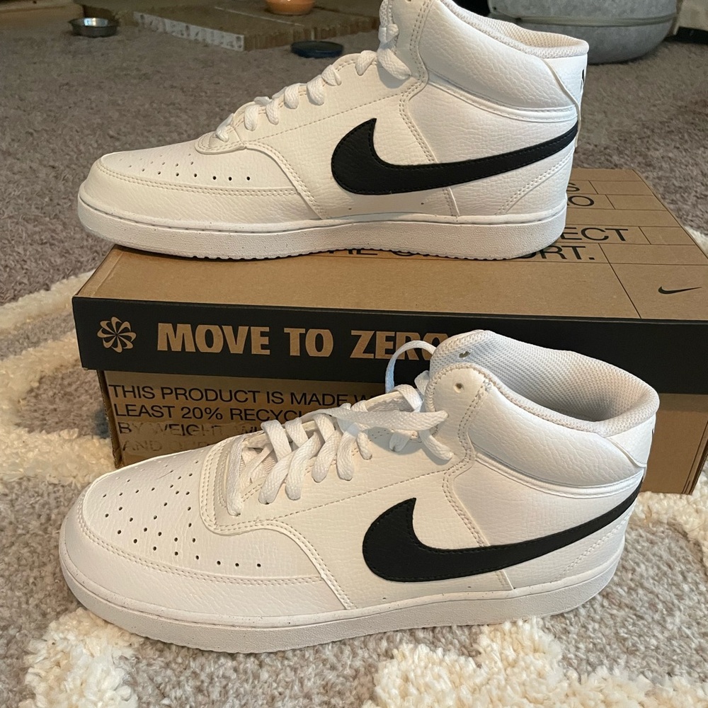 Nike White and Black High-Tops
